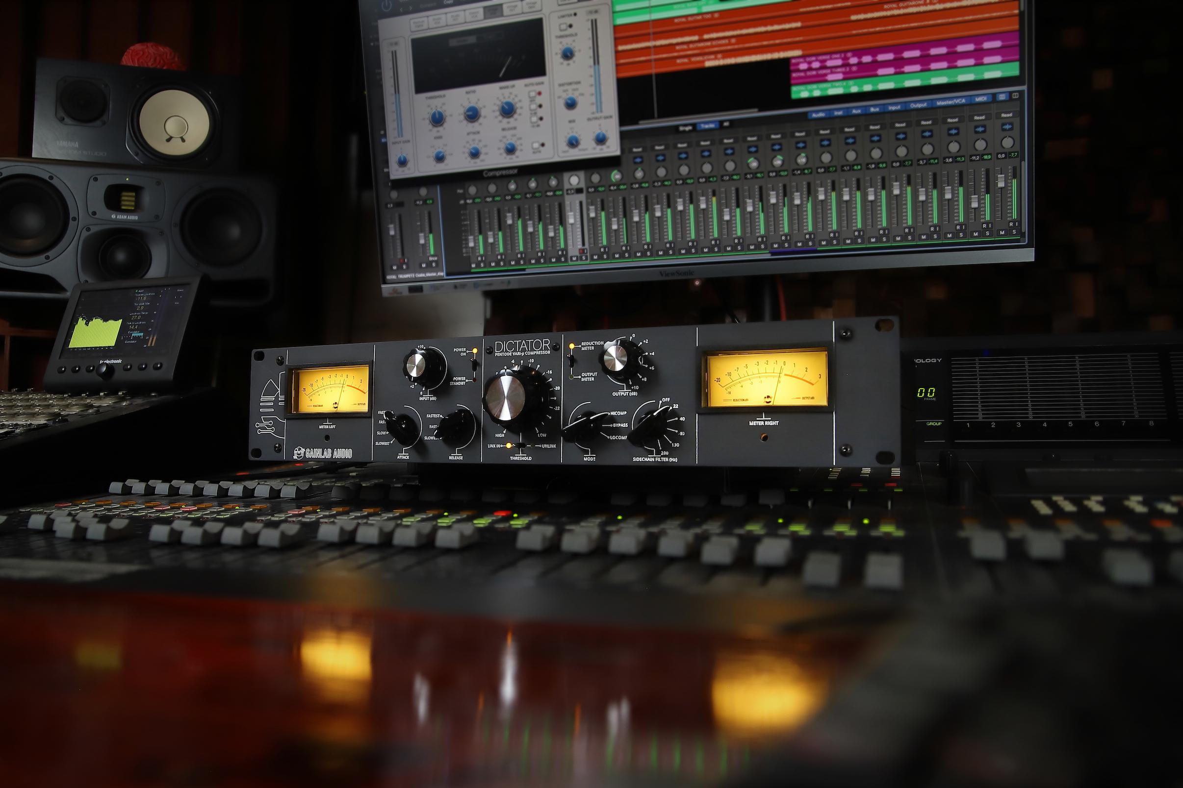 IMG_3481_mod Gainlab Audio Dictator Graphite